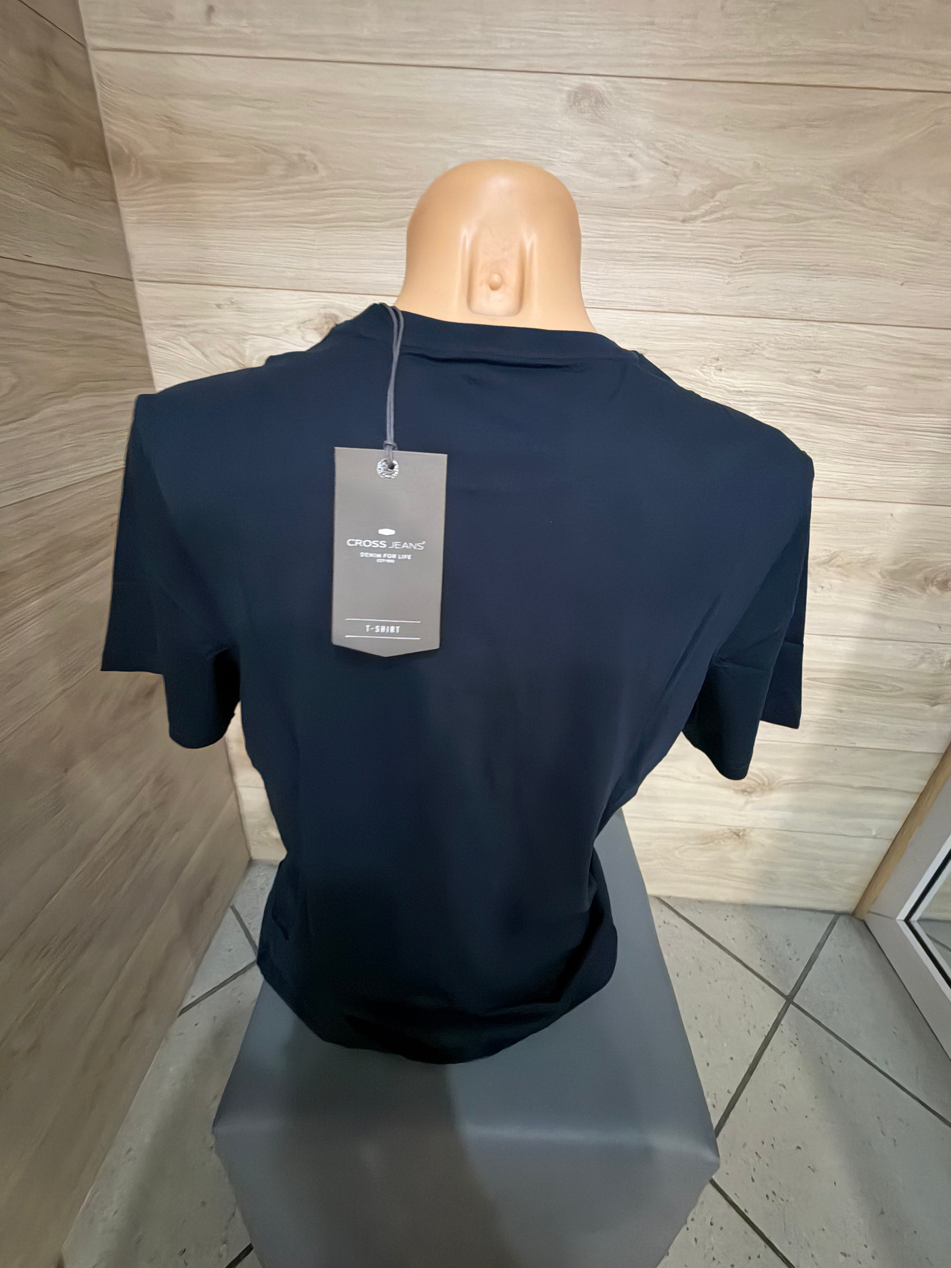 T - shirt - UNIWERSAL